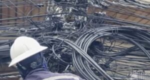 Hurtan 700 pies de cables de Claro en Barceloneta