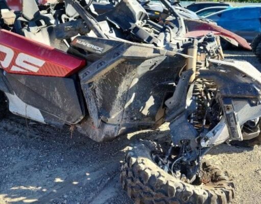 Conductor resulta gravemente herido tras volcarse en un Can-Am en Moca