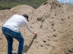 Cimarrona reclama que saquen de esa comunidad los residuos del dragado de la bahía
