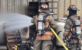 Dos empleados sufren quemaduras en incidente con cilindro de gas
