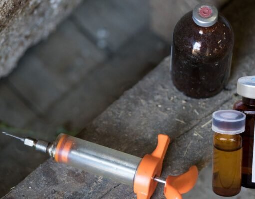 Causa para arrestar a dueño de agrocentro por venta y posesión de medicamentos ilegales