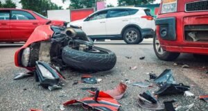 Motociclista muere tras invadir carril y chocar contra vehículo en Corozal