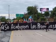 Protesta relámpago provoca congestión en la PR-52 por los 10 años de la Ley PROMESA