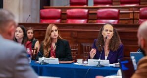 Llueven las quejas en reunión de alcaldes del Sur con ejecutiva de LUMA