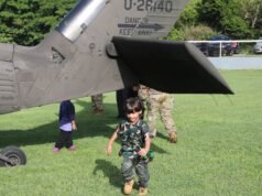 Pilotos de la Guardia Nacional acompañan estudiante que aspira a la aviación militar
