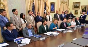 Pedirán al Congreso eliminar tope de Medicaid y mantener pareo federal