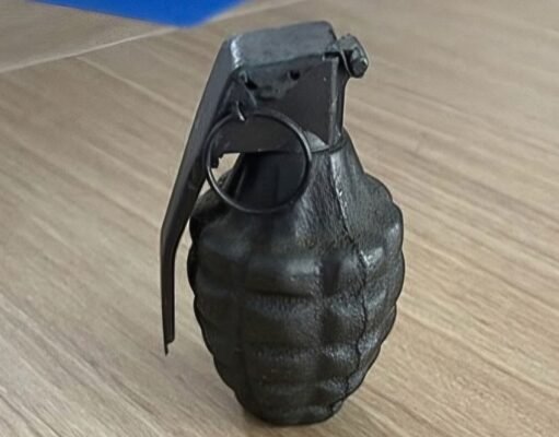 Encuentran granada en tienda de Bayamón