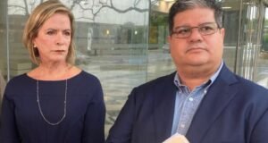 Viuda de Hernández Colón pide a CEE reactivar querella por endoso falso