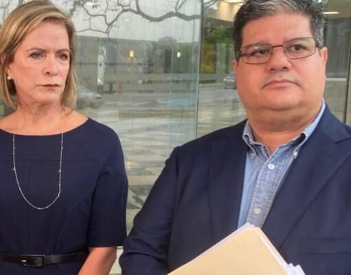 Viuda de Hernández Colón pide a CEE reactivar querella por endoso falso