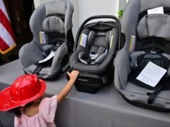 Entregan asientos protectores para la seguridad del niño pasajero