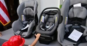 Entregan asientos protectores para la seguridad del niño pasajero