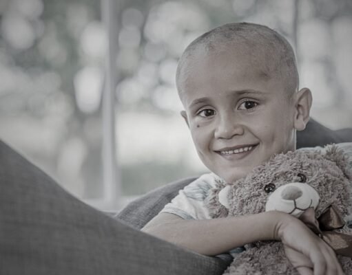 Llamado a prestar atención a síntomas de cáncer infantil