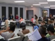 Caos y largas filas en oficinas de desempleo tras implementación del nuevo sistema digital