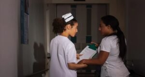 Salud avala medida que establecería cantidad paciente por enfermera