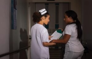 Salud avala medida que establecería cantidad paciente por enfermera