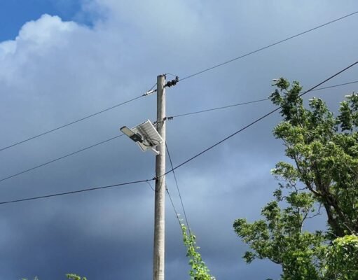 Asignan $25,000 para compra de focos solares en Peñuelas, Guánica, Lares y Ponce