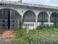 Mujer llevaba más de un año muerta en la sala de la casa