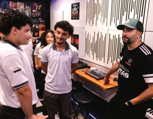 Academia Móvil visita Coamo