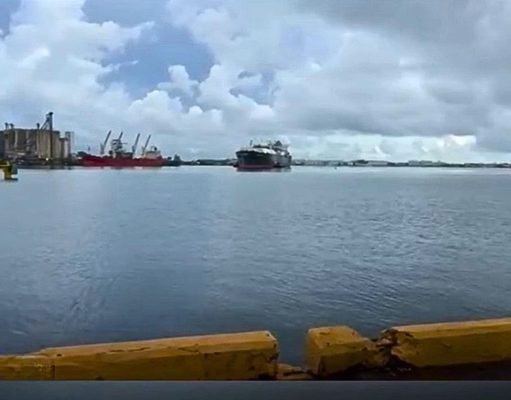 Gobierno evalúa recuperar costo de utilizar el diésel de la Central San Juan por la demora de la barcaza