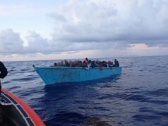 Rescatan a 61 migrantes de embarcación que se hundía frente a República Dominicana
