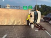Camión se vuelca en el expreso PR-22 en Dorado y provoca fuerte congestión vehicular