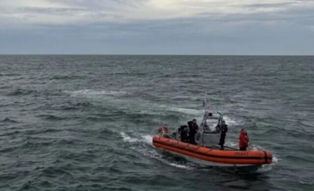 bote olas mar