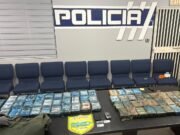 Ocupan 69 bloques de aparente cocaína y arrestan a cuatro hombres cerca de isla Palomino
