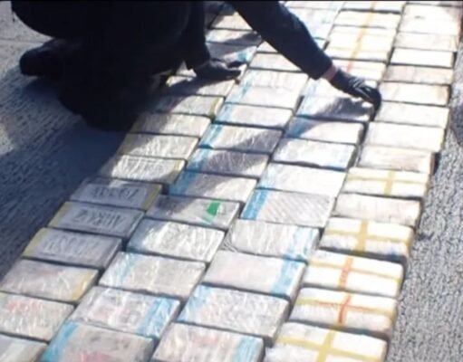 Guardia Costera incauta casi 500 libras de cocaína al norte de Puerto Rico