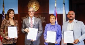 Firman acuerdo en busca de atajar la criminalidad y fraude con fondos federales