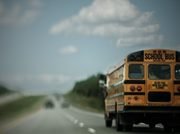 Advierten a los estudiantes que los bajarán de la guagua escolar si siguen fumando