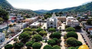 Cierran la plaza pública de Guayama para remodelación