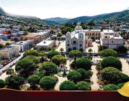 Cierran la plaza pública de Guayama para remodelación